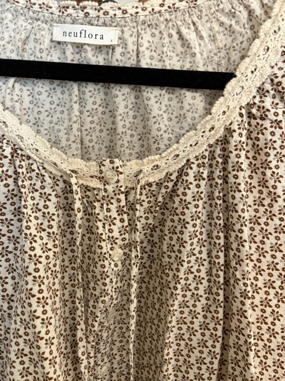 neuflora Cream Floral Lace-Trim Peasant Blouse - Picture 2 of 2